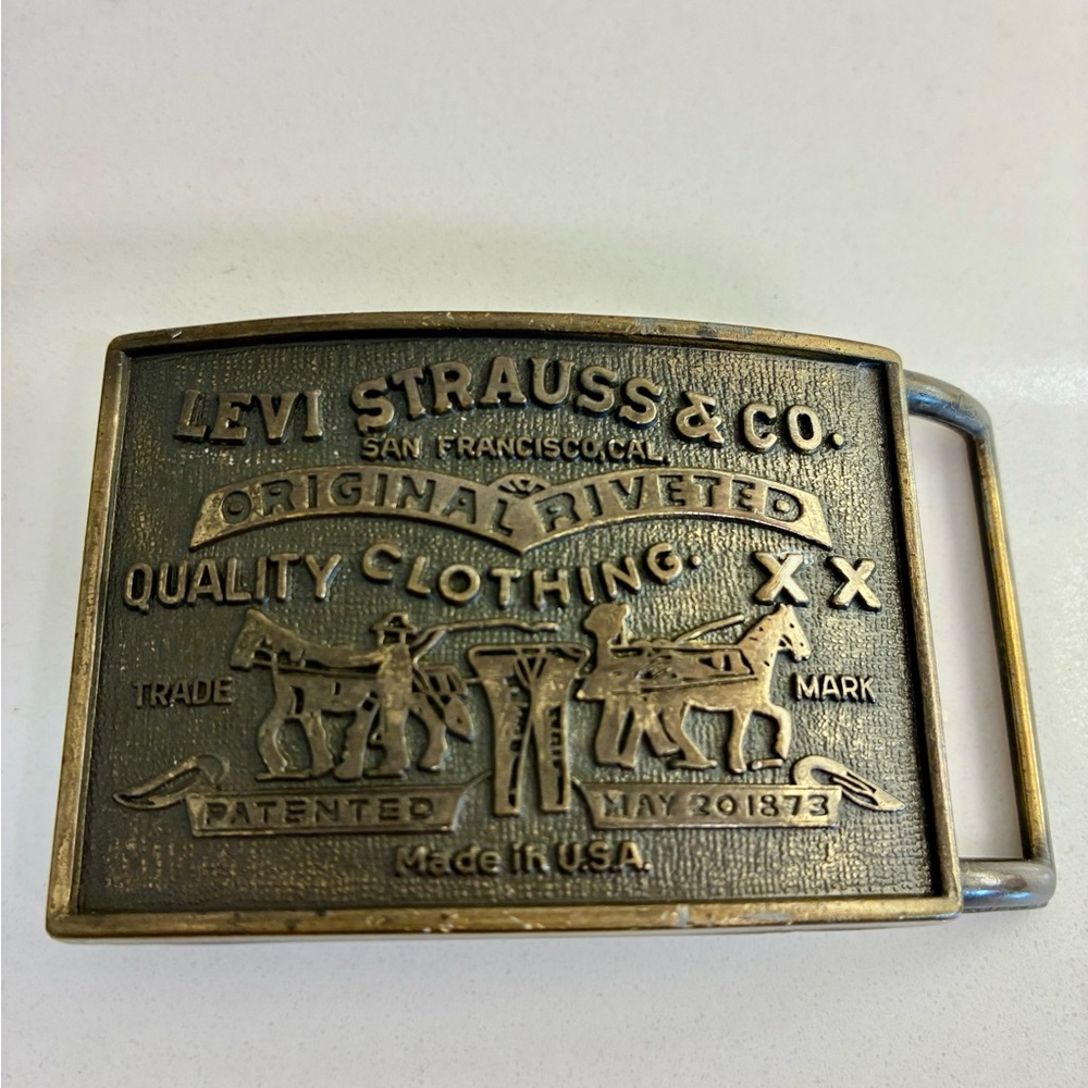 VINTAGE Levi's Brass-Tone Logo Belt Buckle - Gold and Bronze